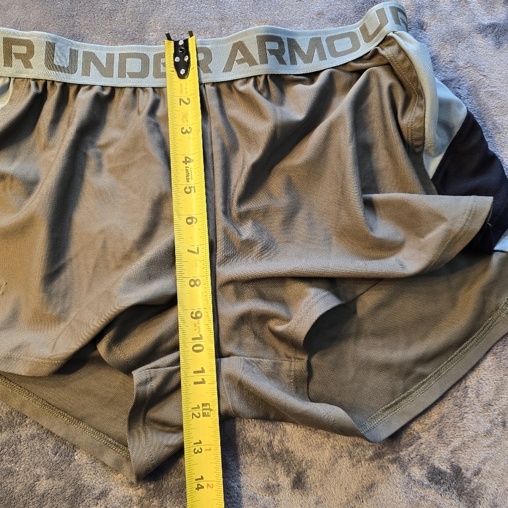 Under Armour Loose Hunter Green Shorts Size Large - Picture 9 of 11